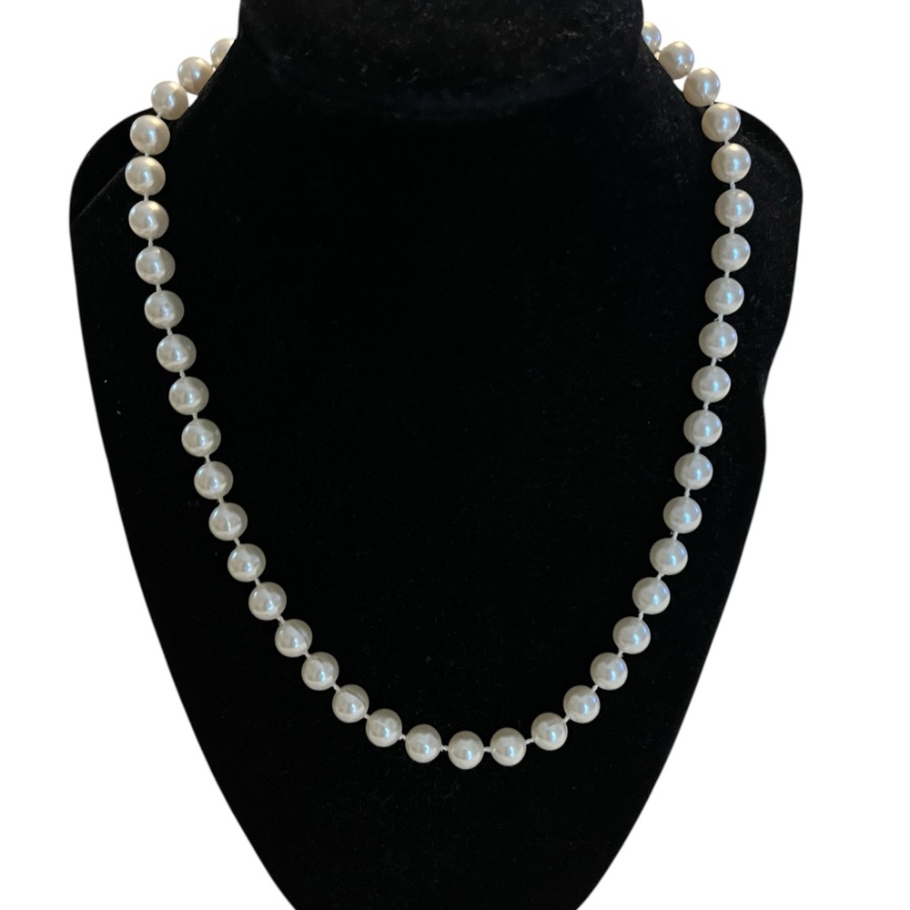 Elegant White Pearl Necklace
